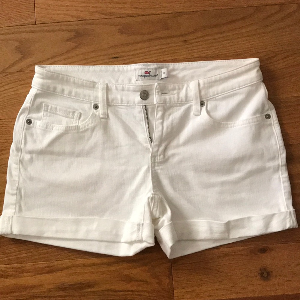 Vineyard vines white jean shorts